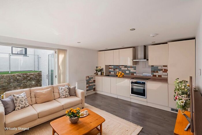 2 Bedroom Flat For Sale In Clarence, Dartmouth Hilltops, Dartmouth, TQ6