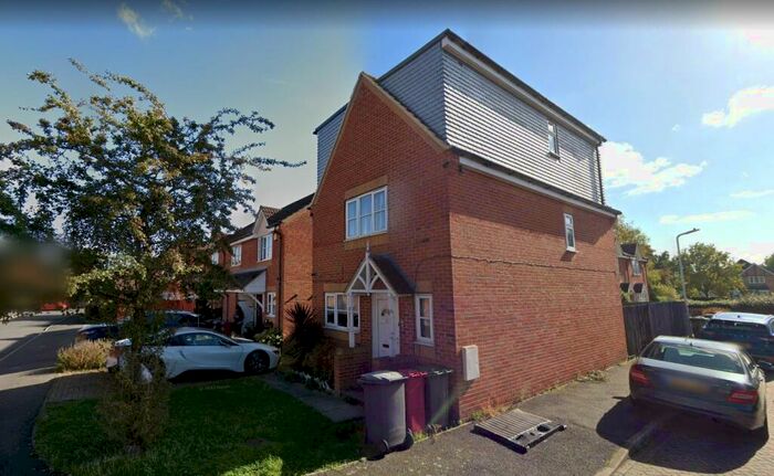 5 Bedroom House To Rent In Trumper Way, Slough, SL1