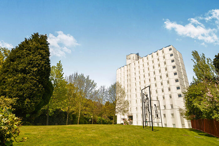 2 Bedroom Apartment To Rent In Belgrave Heights, Wanstead, E11