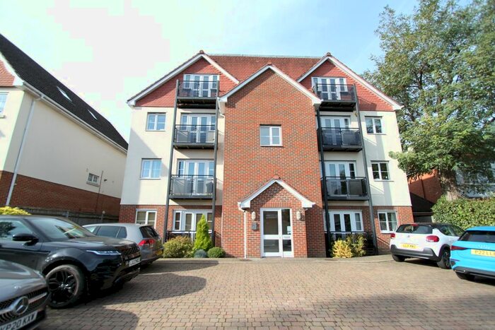 2 Bedroom Flat To Rent In Plaistow Lane, Bromley, Kent, BR1