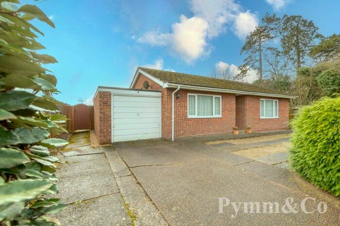 2 Bedroom Bungalow For Sale In Elm Close, Yaxham, NR19