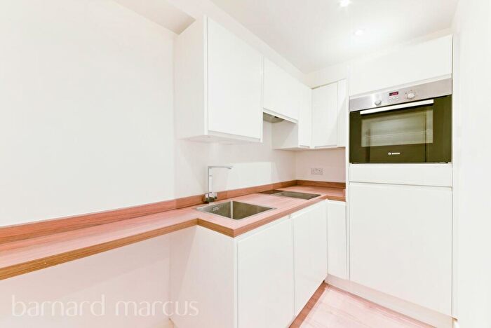 Apartment To Rent In High Street, Woking, GU21