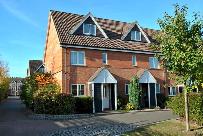 4 Bedroom Town House To Rent In Charding Crescent, Royston, SG8