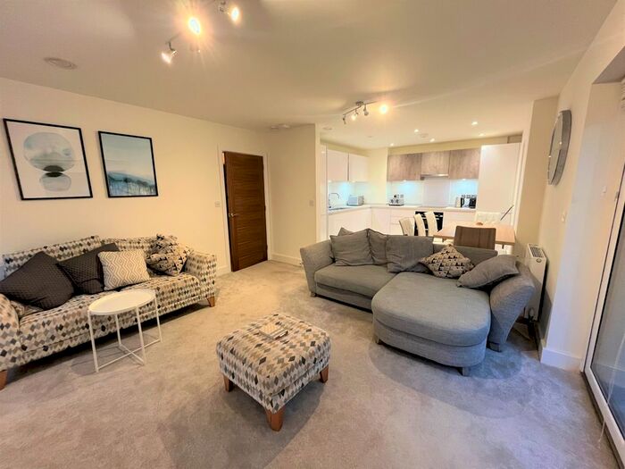 2 Bedroom Flat To Rent In The Chase, Topsham, Exeter, EX3