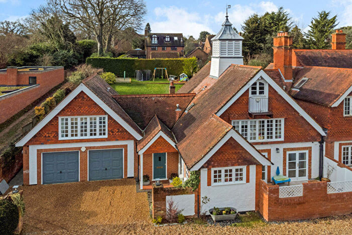 5 Bedroom Detached House For Sale In Highfield Park, Marlow, SL7