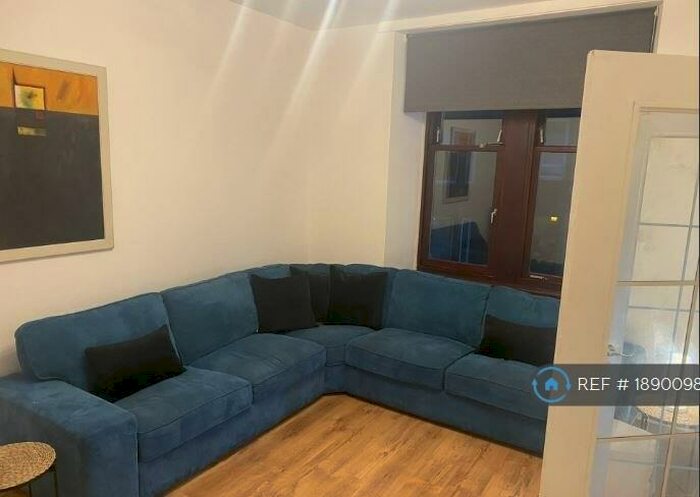 3 Bedroom Flat To Rent In Pollokshaws Road, Glasgow, G42