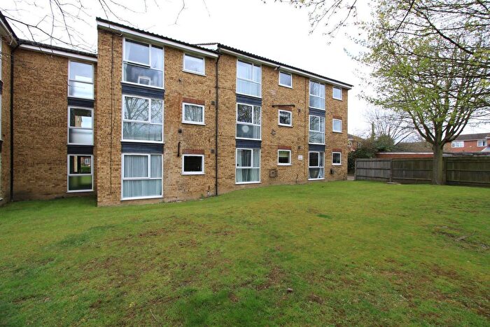 1 Bedroom Flat For Sale In Aylsham Drive, Ickenham, UB10