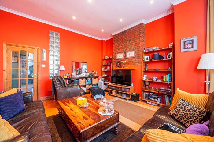 3 Bedroom Flat For Sale In Anson Road, Willesden Green, London, NW2