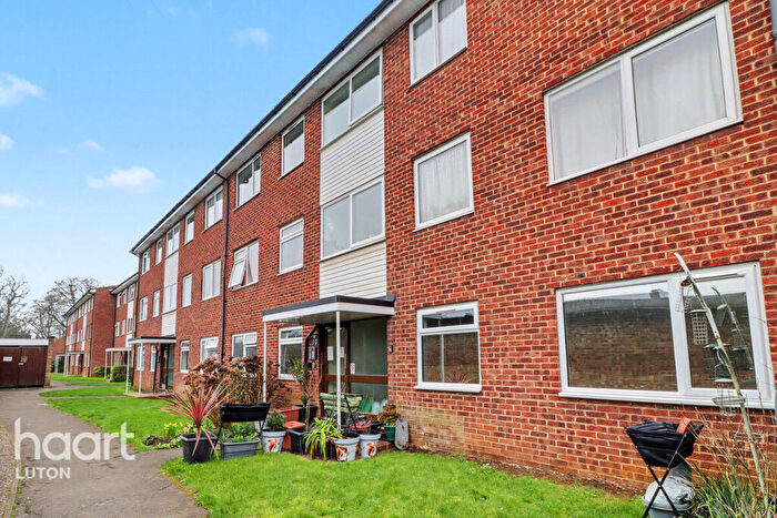 2 Bedroom Apartment For Sale In Old Bedford Road, Luton, LU2