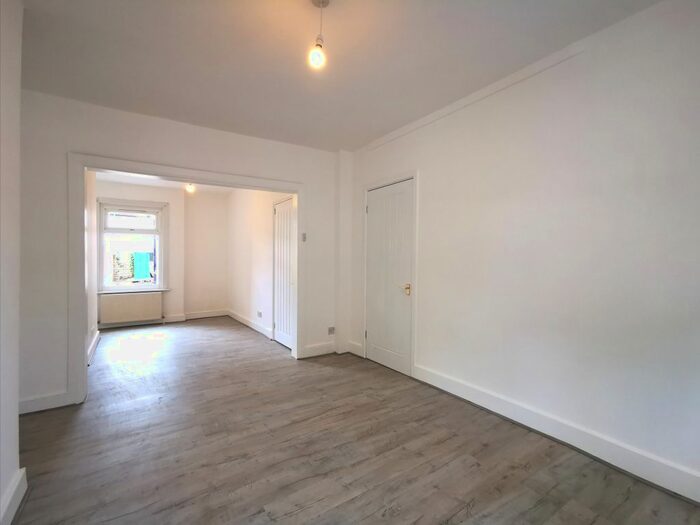 3 Bedroom Terraced House To Rent In Dennett Road, Croydon, CR0