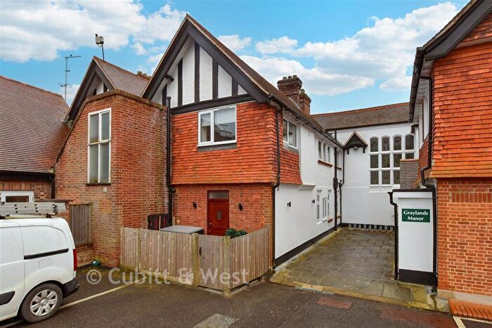 2 Bedroom Flat For Sale In Langhurst Wood Road, Horsham, West Sussex, RH12