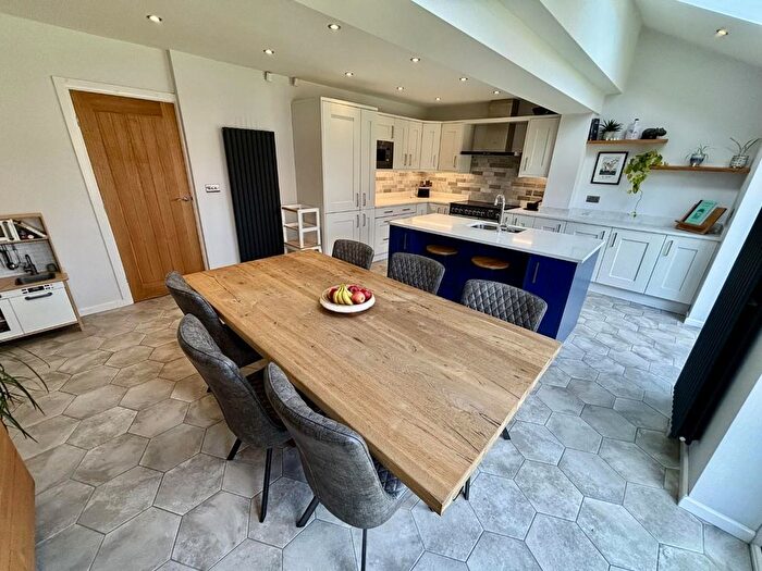 3 Bedroom Semi-detached House For Sale In Norview Drive, East Didsbury, M20