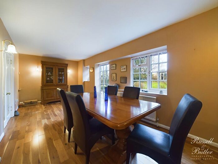 4 Bedroom Barn Conversion For Sale In Church End, Leckhampstead, MK18