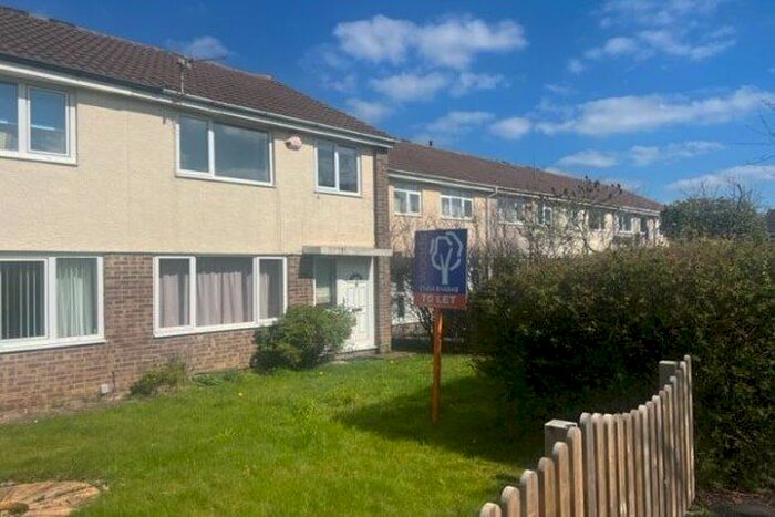 3 Bedroom Property To Rent In Oak Close, Bristol, BS34