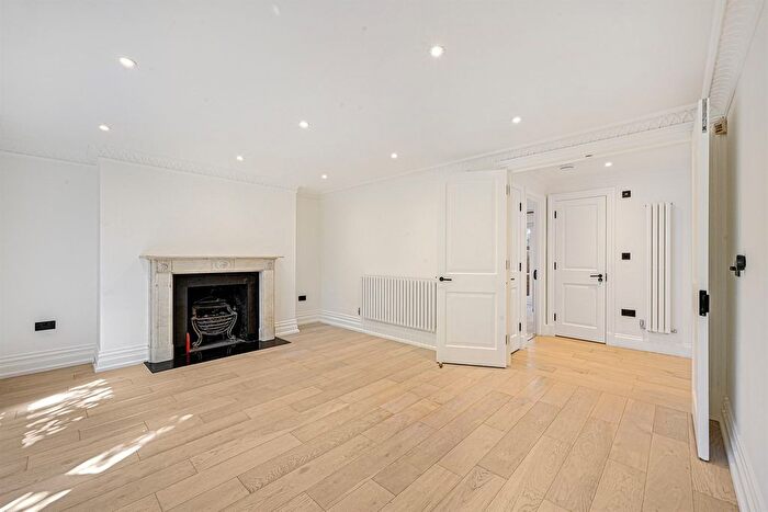 1 Bedroom Flat To Rent In Campden Hill Road, Kensington, W8