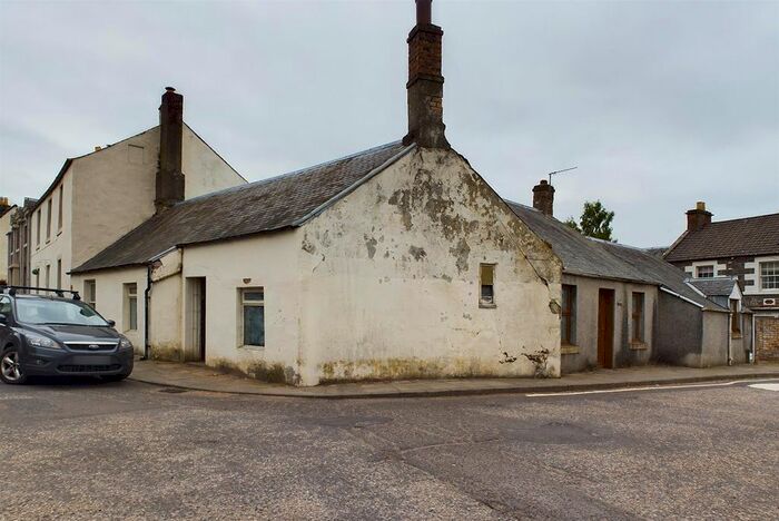 3 Bedroom Property For Sale In &amp; Main Street, Abernethy, PH2