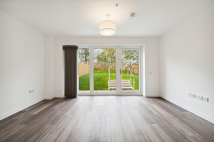 4 Bedroom Town House To Rent In Maltings Wynd, Dundashill, Glasgow, G4