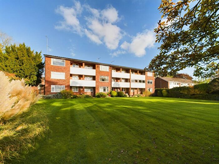 2 Bedroom Flat To Rent In Ray Park Avenue, Maidenhead, Berkshire, SL6