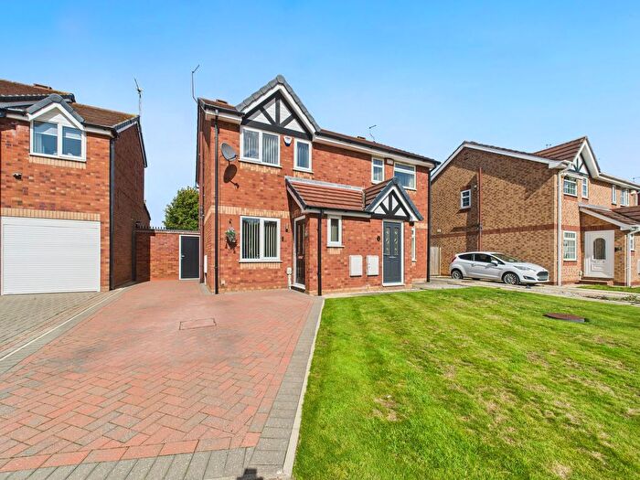 2 Bedroom Semi-detached House For Sale In Whitethorn Way, Hull, HU8
