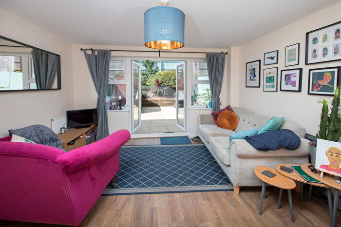3 Bedroom Semi-Detached House For Sale In Snowdon Close, Little Stanion, Northamptonshire, NN18