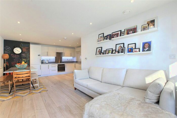 2 Bedroom Flat To Rent In Knightley Walk, Osiers Road, Wandsworth, London, SW18
