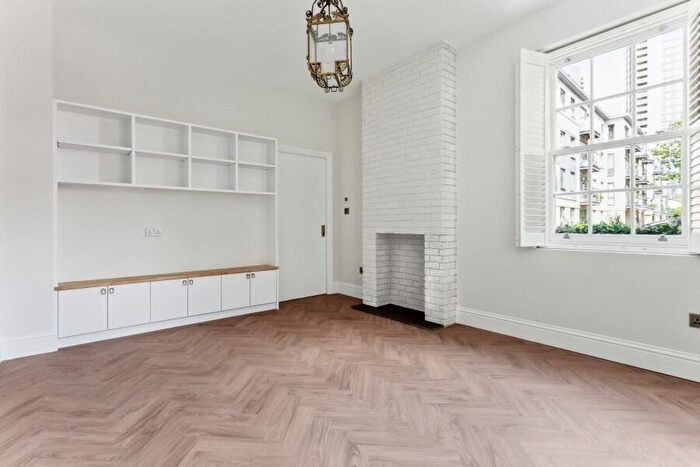 3 Bedroom Semi-Detached House To Rent In Dugard Way, SE11