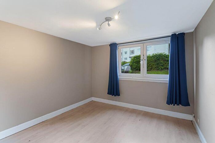 4 Bedroom Flat For Sale In - Oxgangs Farm Drive, Edinburgh, EH13