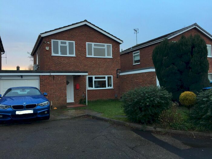 3 Bedroom Detached House To Rent In Robin Mead, Welwyn Garden City, Hertfordshire, AL7