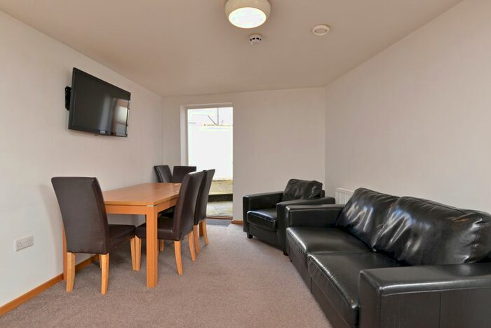 5 Bedroom Flat To Rent In Cowley Bridge Road, Exeter, EX4