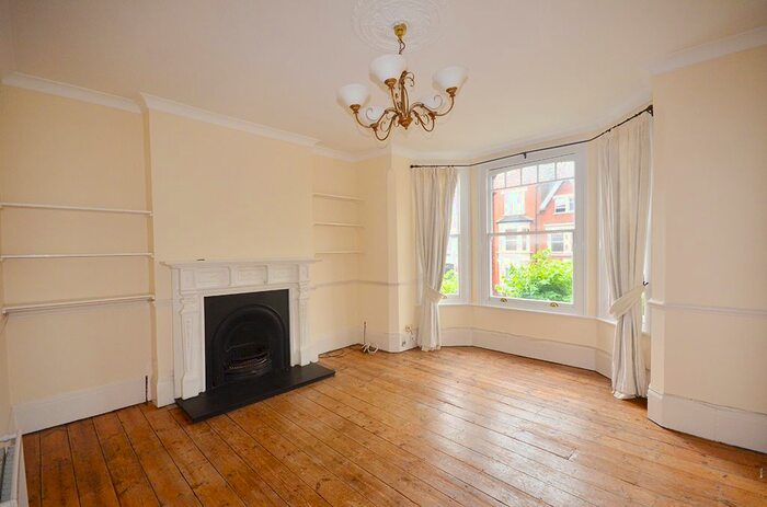 2 Bedroom Flat To Rent In Ferme Park Road, Crouch End, London, N8