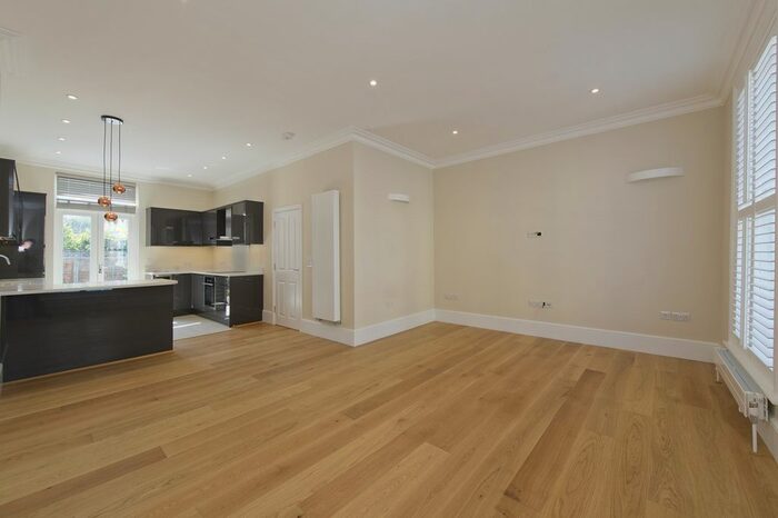 2 Bedroom Flat To Rent In Elgin Crescent, London, W11