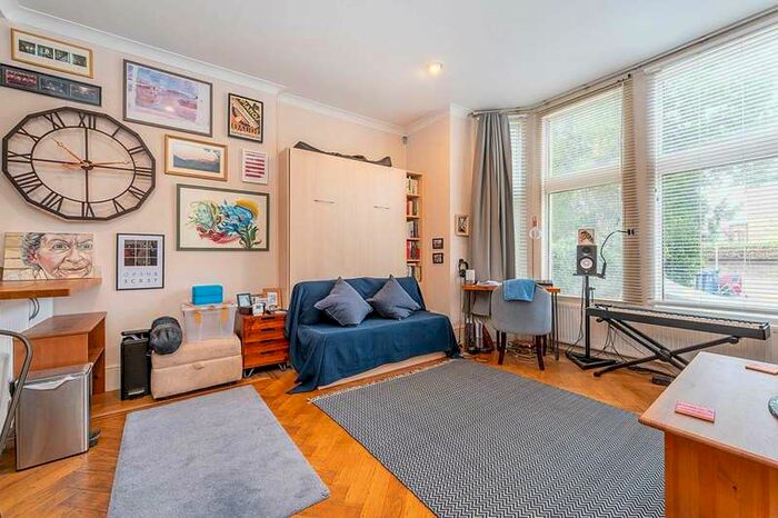 Flat To Rent In Inglis Road, Ealing Common, W5