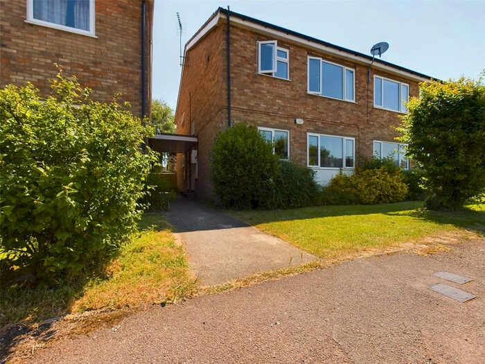 2 Bedroom Flat To Rent In Pym Walk, Thame, Oxfordshire, OX9