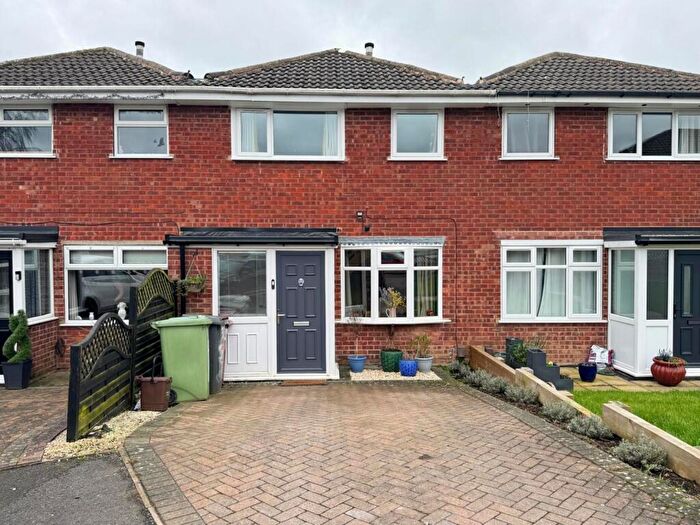 3 Bedroom Town House For Sale In Manor Close, Newton, DE55