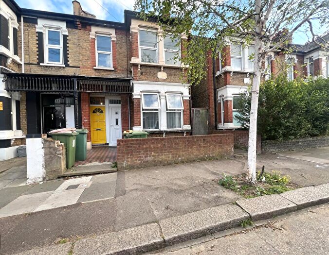 3 Bedroom Flat To Rent In Burges Road, East Ham, E6