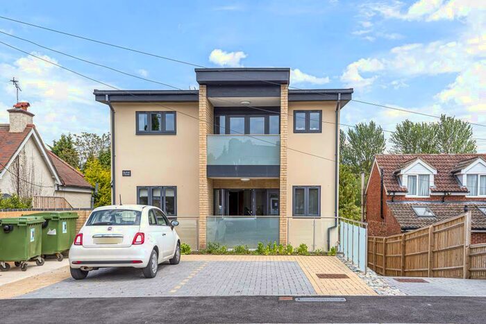 2 Bedroom Apartment To Rent In Kennington, Oxford, OX1