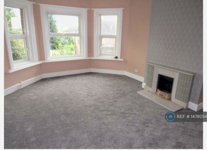 2 Bedroom Maisonette To Rent In Bond Road, Southampton, SO18