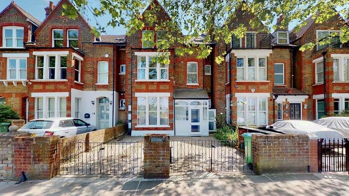 2 Bedroom Flat To Rent In Kew Road, Kew, Richmond, TW9