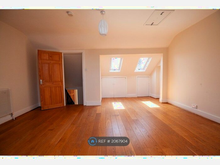 2 Bedroom Maisonette To Rent In Croydon Road, Beckenham, BR3