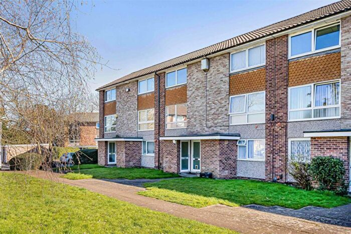 2 Bedroom Apartment For Sale In Lima Court, Bath Road, Reading, RG1