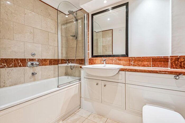 1 Bedroom Flat For Sale In Oriel Drive, Barnes, SW13