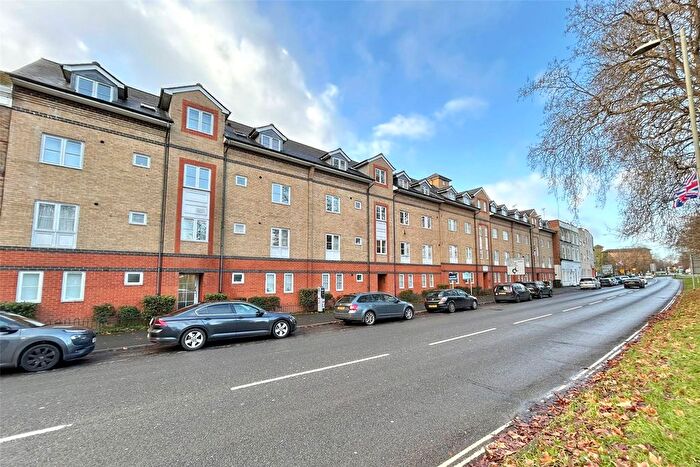 2 Bedroom Flat For Sale In High Street, Aldershot, Hampshire, GU11