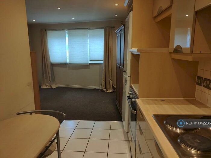 Studio To Rent In Lapidge House, Kingston Upon Thames, KT2