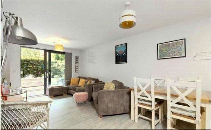 2 Bedroom Flat To Rent In Devonshire House, Putney Hill, SW15