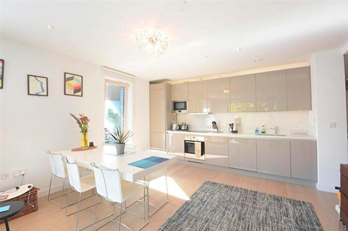 2 Bedroom Flat To Rent In Rodney Road, Elephant And Castle, London, SE17