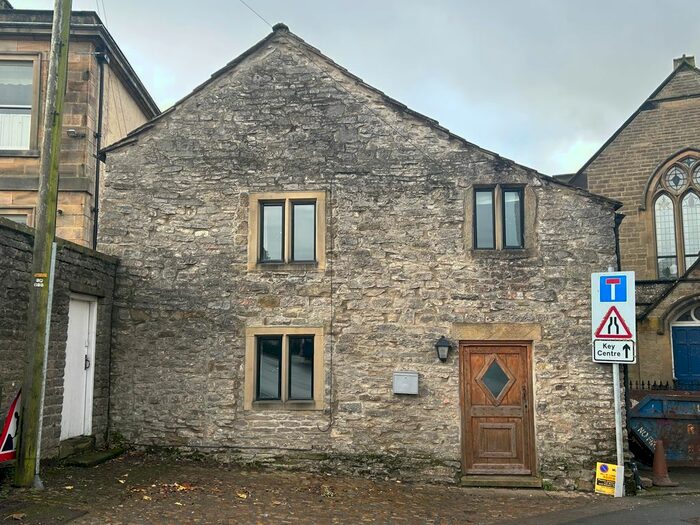 2 Bedroom Cottage To Rent In West End, Middleham, DL8