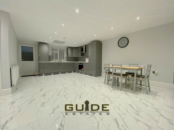 3 Bedroom Maisonette To Rent In Elsinore Avenue, Stanwell TW19