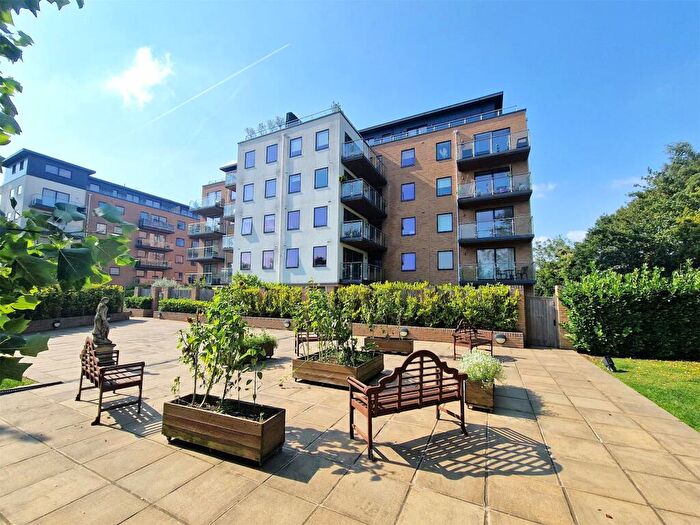 2 Bedroom Apartment To Rent In Dorchester Mansions, Old Bracknell Lane West, Bracknell, Berkshire, RG12