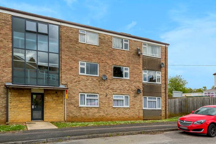 3 Bedroom Apartment To Rent In Kings Sutton, Banbury, OX17