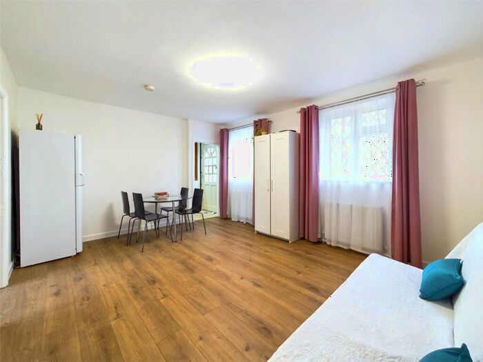 4 Bedroom Terraced House To Rent In The Mile End, Walthamstow, London, E17